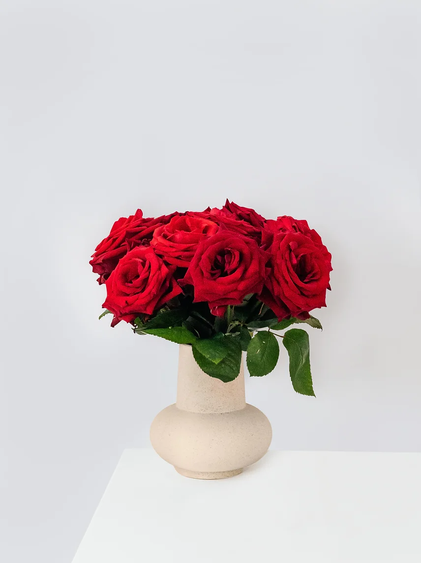 Bouquet de roses rouges romantiques pour le parfum L'Amour - Notes de cassis et jasmin